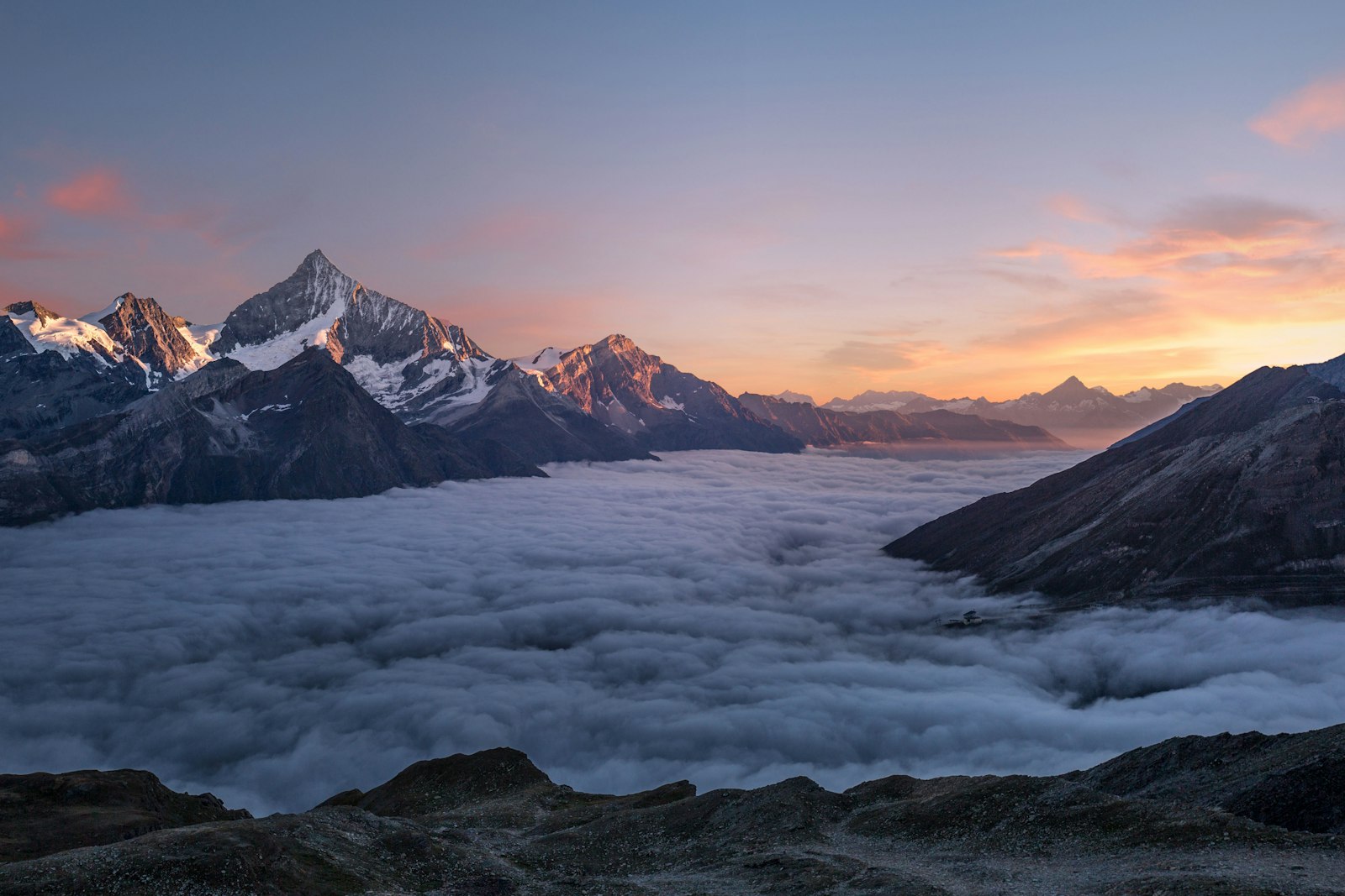 日出雪山